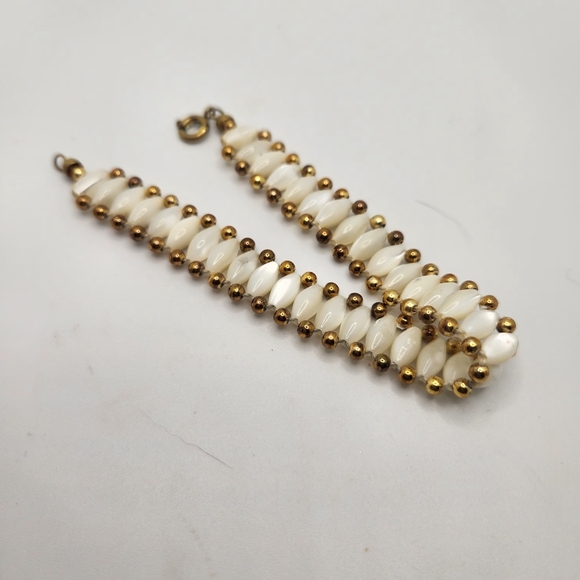 Elegant Gold and Cream Beaded Bracelet - Picture 5 of 10